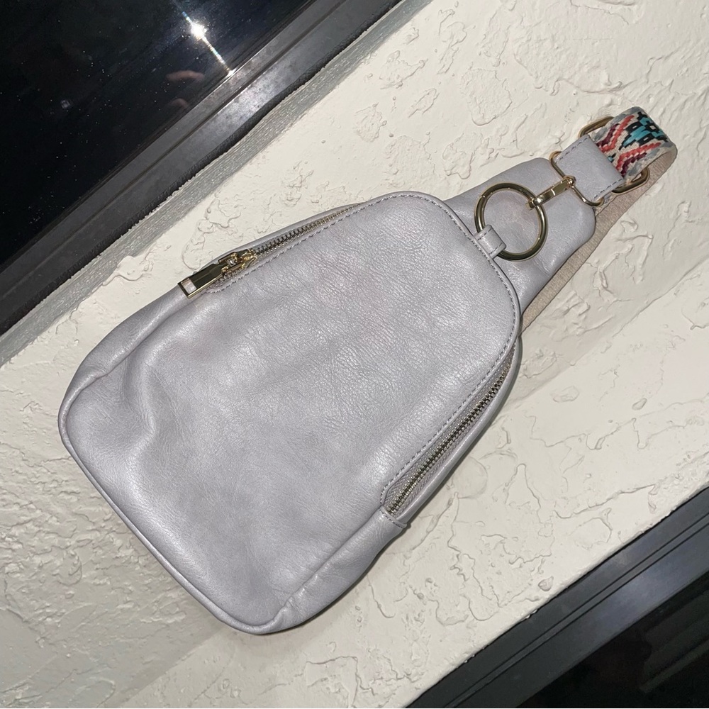 Chic Silver Leather Backpack With Patterned Strap - image 2